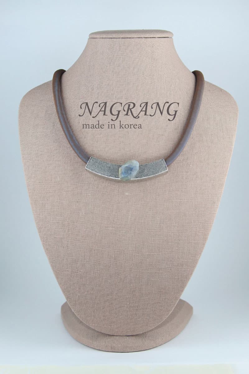 NAGRANG Simple pipe necklace with labradorite